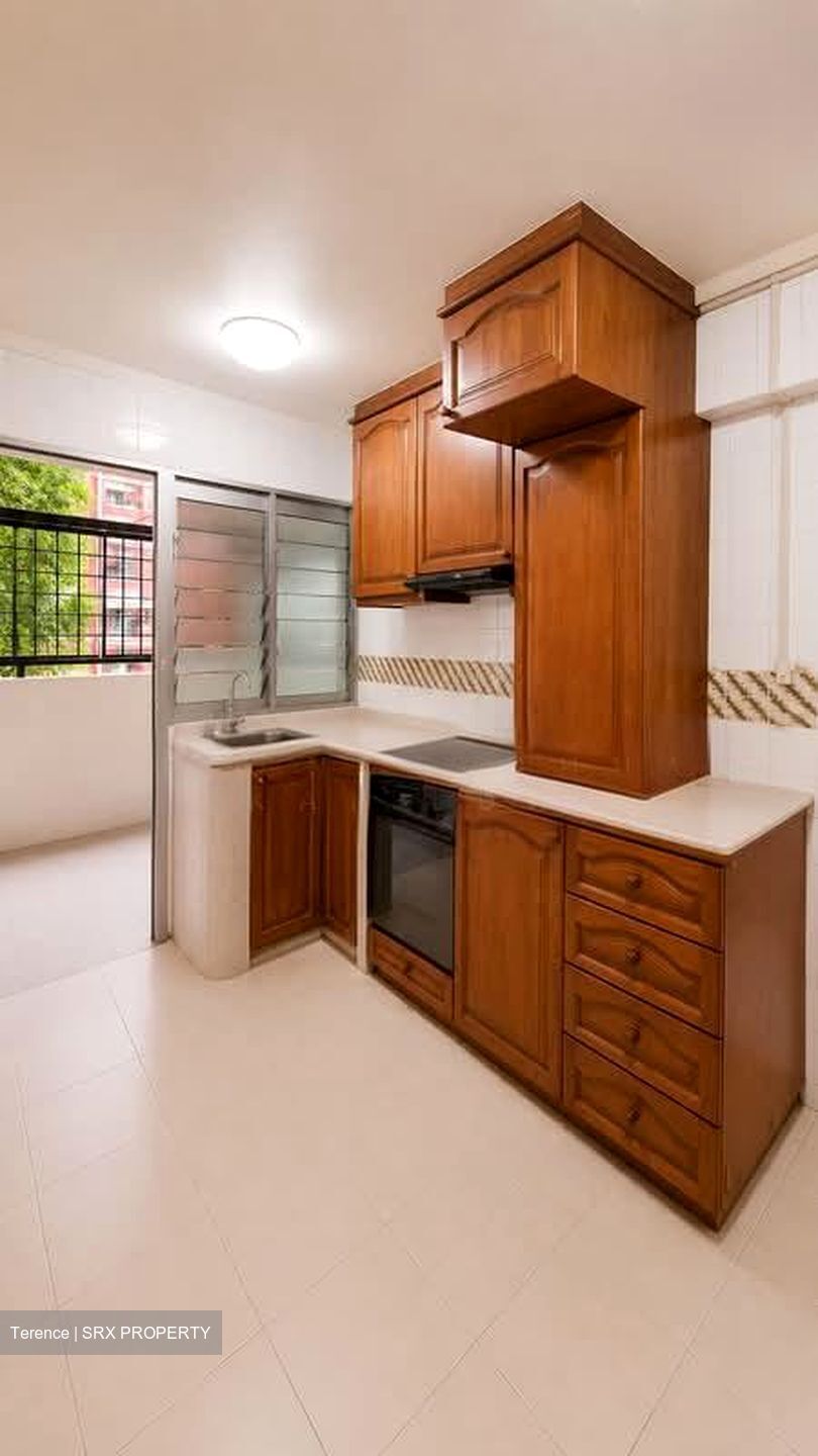 Blk 221 Kovan Green (Hougang), HDB Executive #584889451